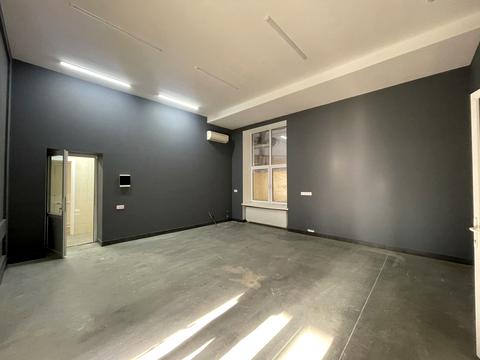 комерційна за адресою Водопровідна вул., 16