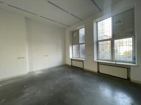 комерційна за адресою Водопровідна вул., 16