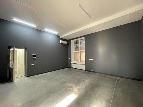 комерційна за адресою Водопровідна вул., 16