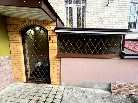 комерційна за адресою Ярославська вул., 11