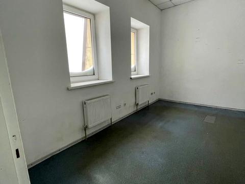 комерційна за адресою Майдан Озерний вул. (Боброва), 3