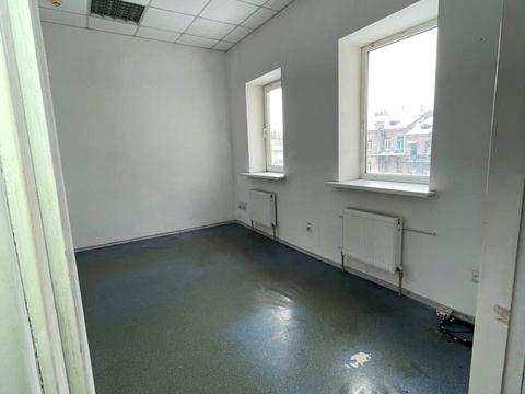 комерційна за адресою Майдан Озерний вул. (Боброва), 3