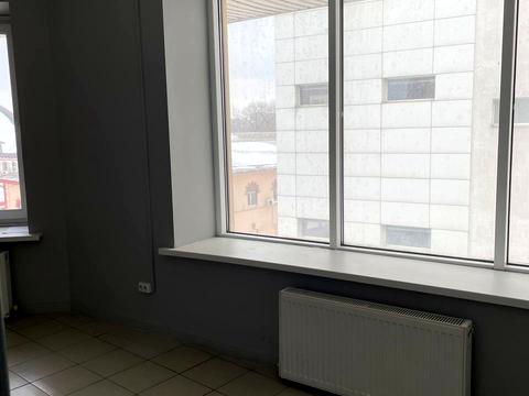 комерційна за адресою Майдан Озерний вул. (Боброва), 3