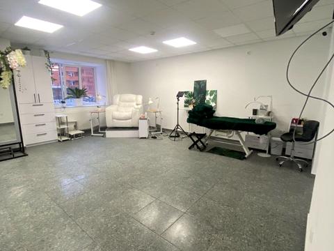 комерційна за адресою Тарнавського, 2