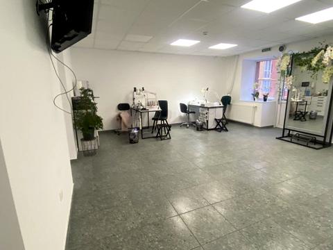 комерційна за адресою Тарнавського, 2