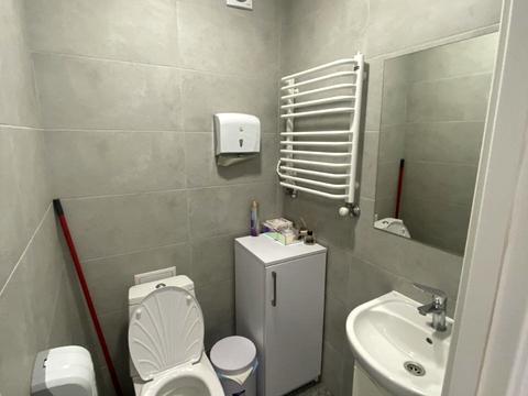 комерційна за адресою Тарнавського, 2