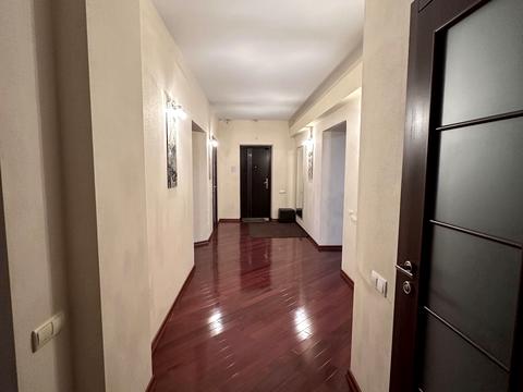 квартира за адресою Анни Ахматової вул., 31