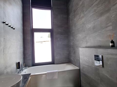 комерційна за адресою Героїв Майдану, 2