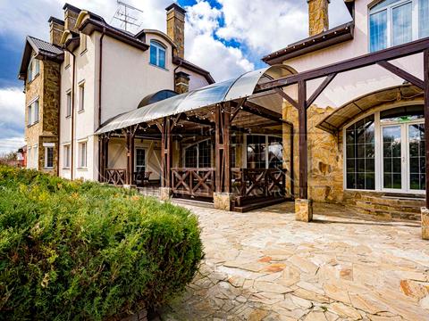 будинок за адресою Олександра Довженка вул., 16