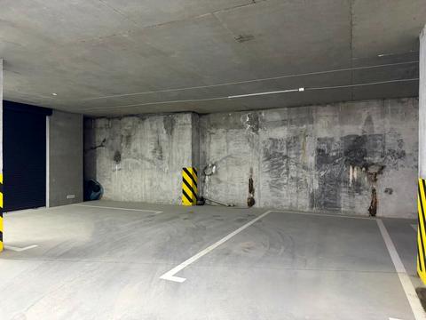 паркомісце за адресою Садова вул., 2e