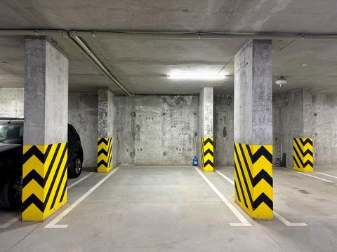 паркомісце за адресою Садова вул., 2e