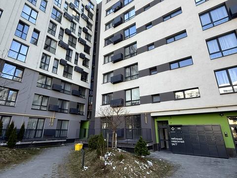 паркомісце за адресою Садова вул., 2e