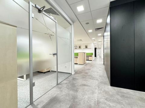 комерційна за адресою Спортивна пл., 3в