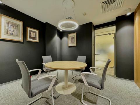 комерційна за адресою Спортивна пл., 3в