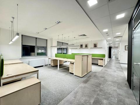 комерційна за адресою Спортивна пл., 3в