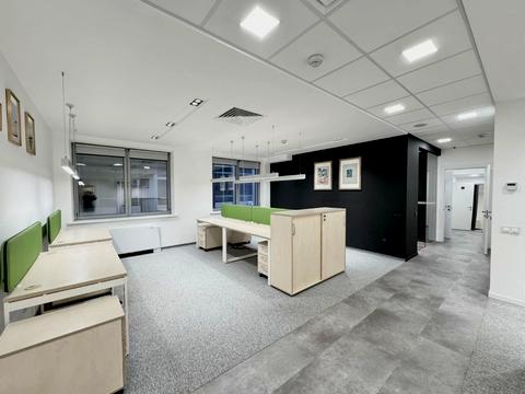 комерційна за адресою Спортивна пл., 3в