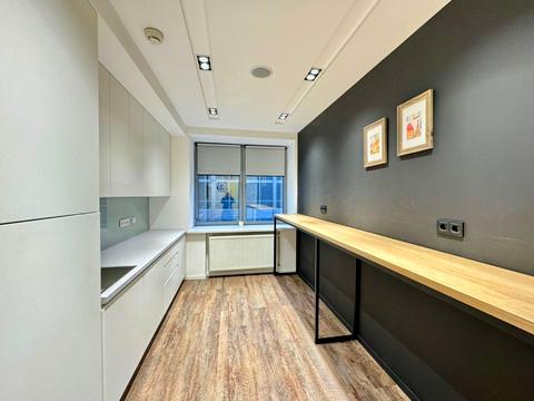 комерційна за адресою Спортивна пл., 3в