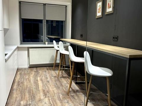 комерційна за адресою Спортивна пл., 3в