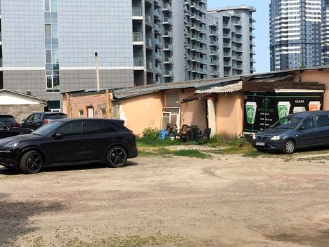 комерційна за адресою Раїси Окіпної вул., 4