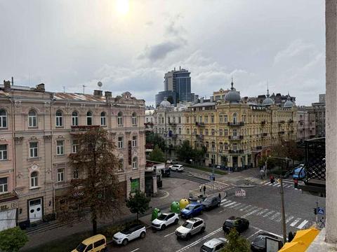 комерційна за адресою Київ, Богдана Хмельницького вул., 38