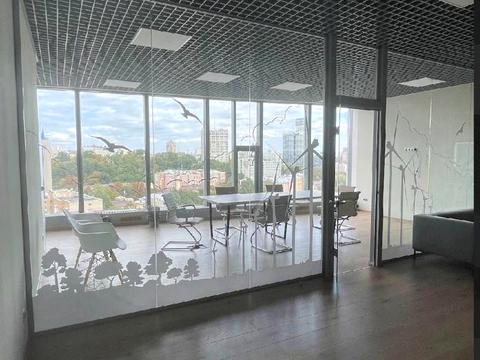 комерційна за адресою Спортивна пл., 1