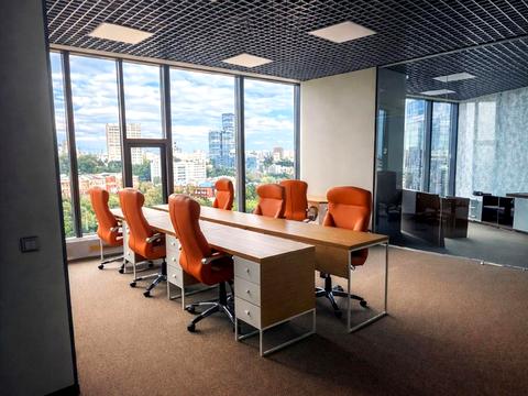 комерційна за адресою Спортивна пл., 1