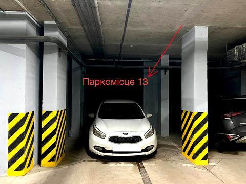 паркомісце за адресою Повітряна вул., 78