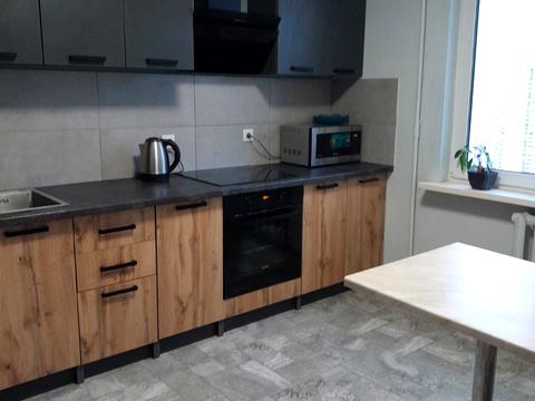 квартира за адресою Анни Ахматової вул., 28