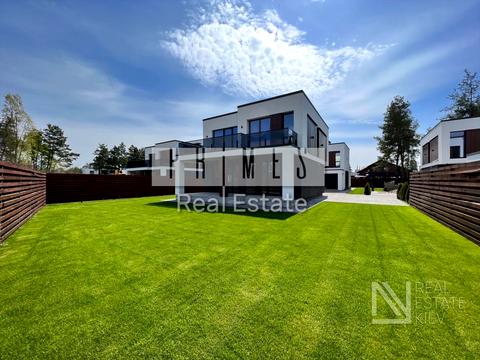 будинок за адресою Набережна вул.