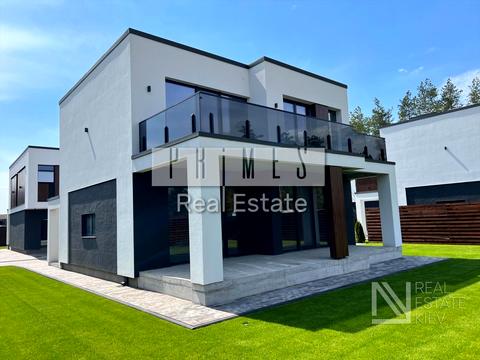 будинок за адресою Набережна вул.