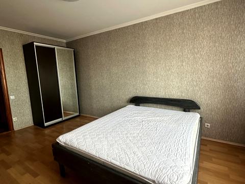 квартира за адресою Анни Ахматової вул., 28