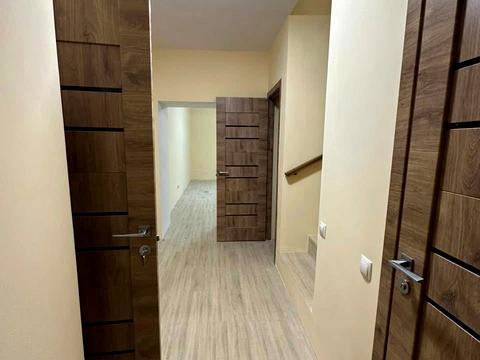 комерційна за адресою Шандора Петефі пл., 20