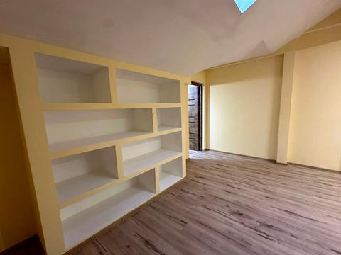 комерційна за адресою Шандора Петефі пл., 20