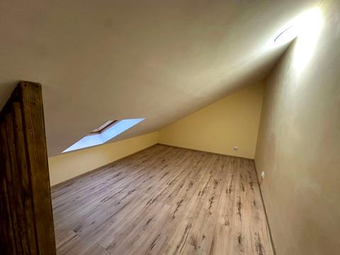 комерційна за адресою Шандора Петефі пл., 20