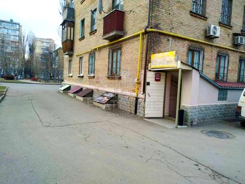 комерційна за адресою Академіка Вернадського бульв., 4