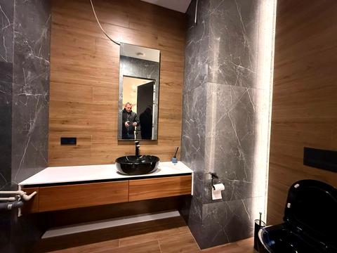 комерційна за адресою Одеса, Літературна вул., 1а