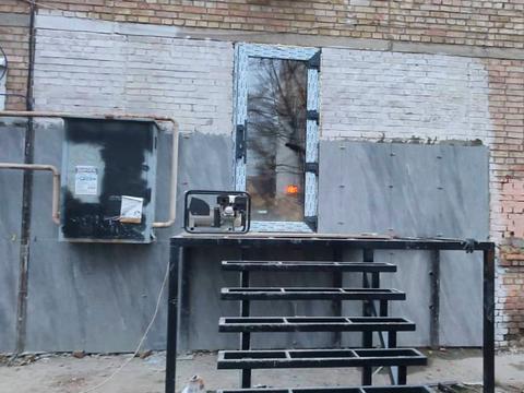 комерційна за адресою Салютна вул., 6