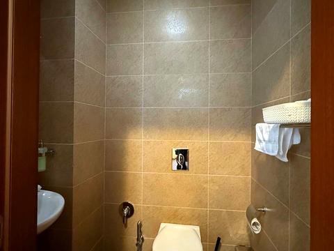 комерційна за адресою Одеса, Літературна вул., 1а