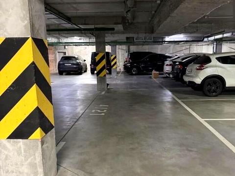 паркомісце за адресою Трускавецька вул., 10-Г