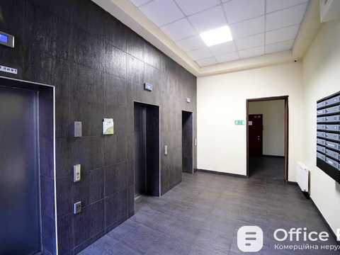 комерційна за адресою Антоновича вул. (Горького), 33В