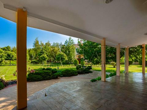 дом по адресу провулок Миру