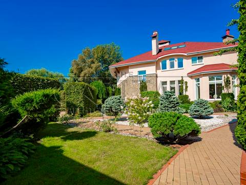 дом по адресу провулок Миру