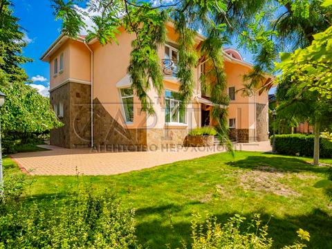 дом по адресу провулок Миру