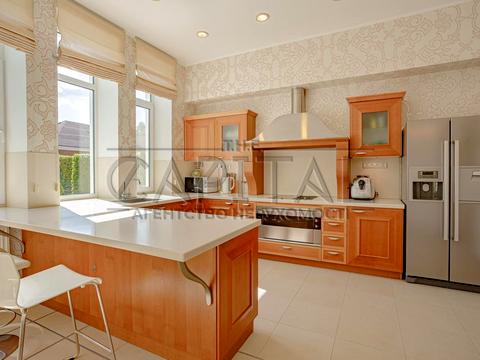 дом по адресу провулок Миру