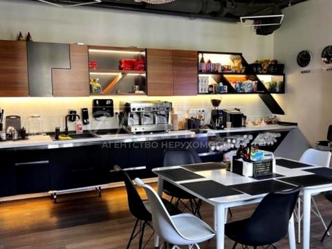 комерційна за адресою Верхній Вал вул., 10