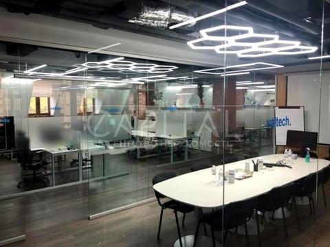 комерційна за адресою Верхній Вал вул., 10