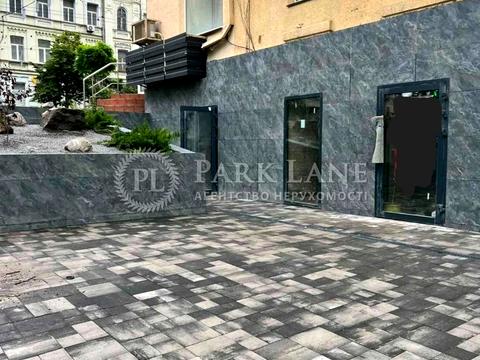 комерційна за адресою Саксаганського вул., 61