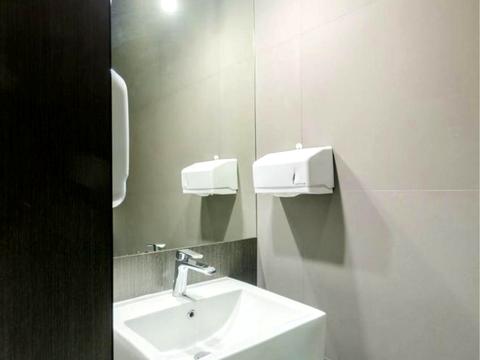 комерційна за адресою Київ, Джона Маккейна вул. (Івана Кудрі), 26