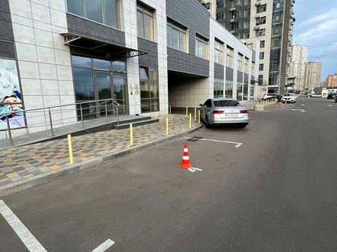 паркомісце за адресою Трускавецька вул., 10-Г