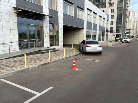 паркомісце за адресою Трускавецька вул., 10-Г